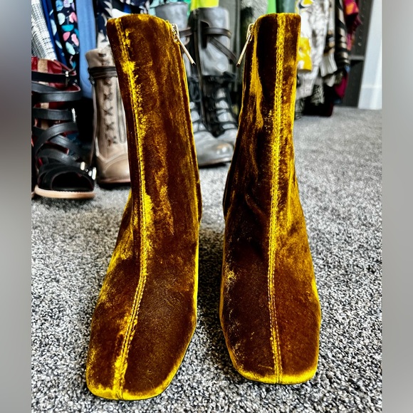 Sam Edelman Shoes - Sam Edelman Codie Boots in Fawn Velvet New Without box